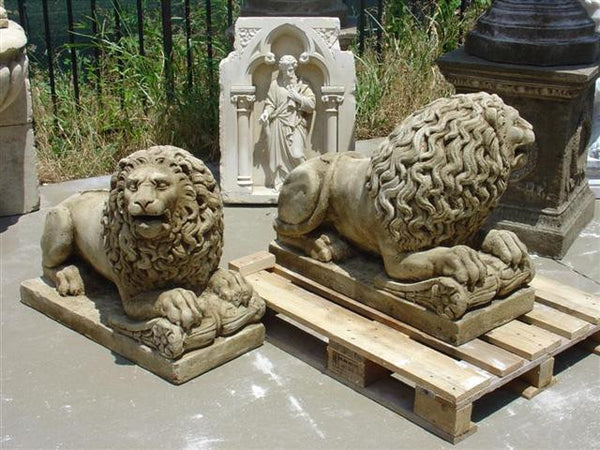 Pair of Lions 'Couche'