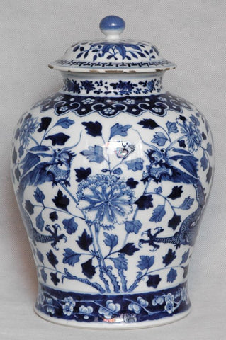 Chinese Qing Blue and White Porcelain Jar w Dragon , 19C